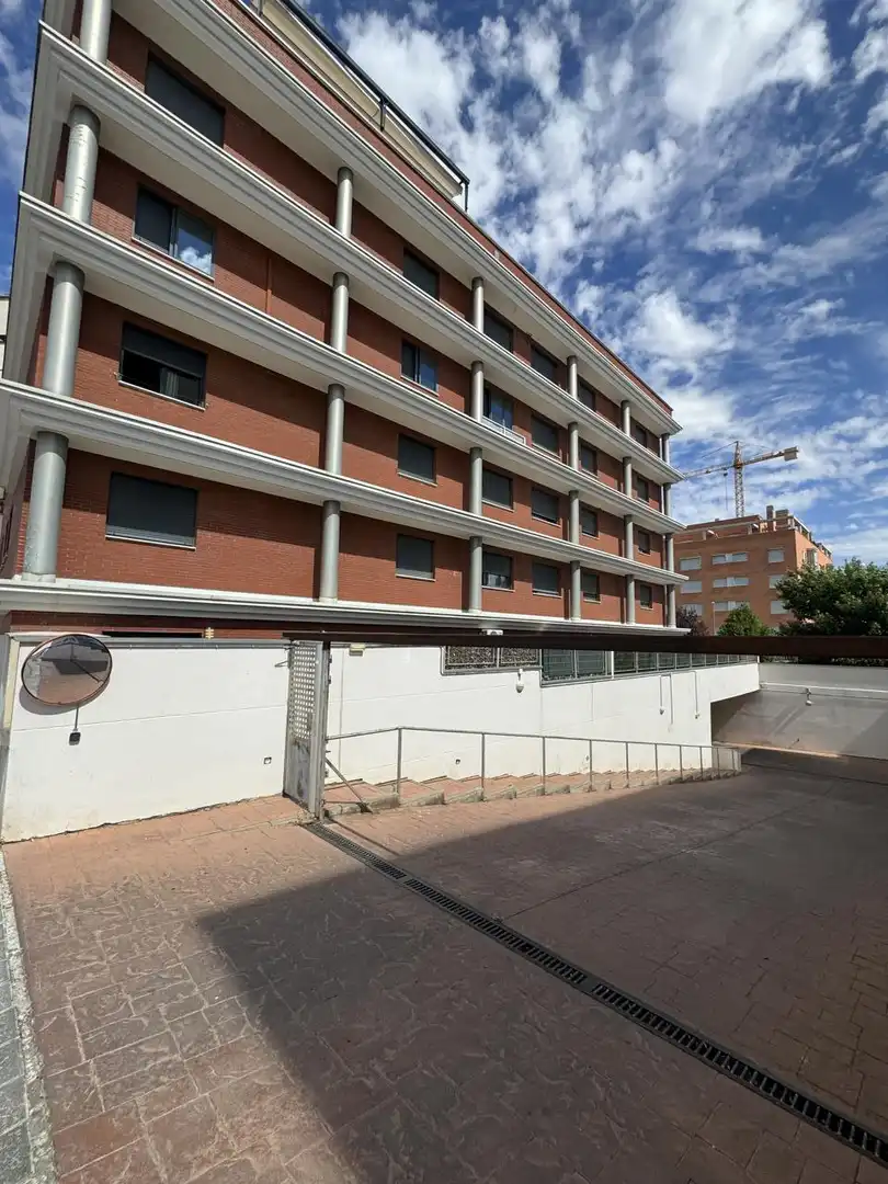 Vista exterior de Planta baja en venta en Guadalajara con Aire acondicionado, Calefacción y Trastero