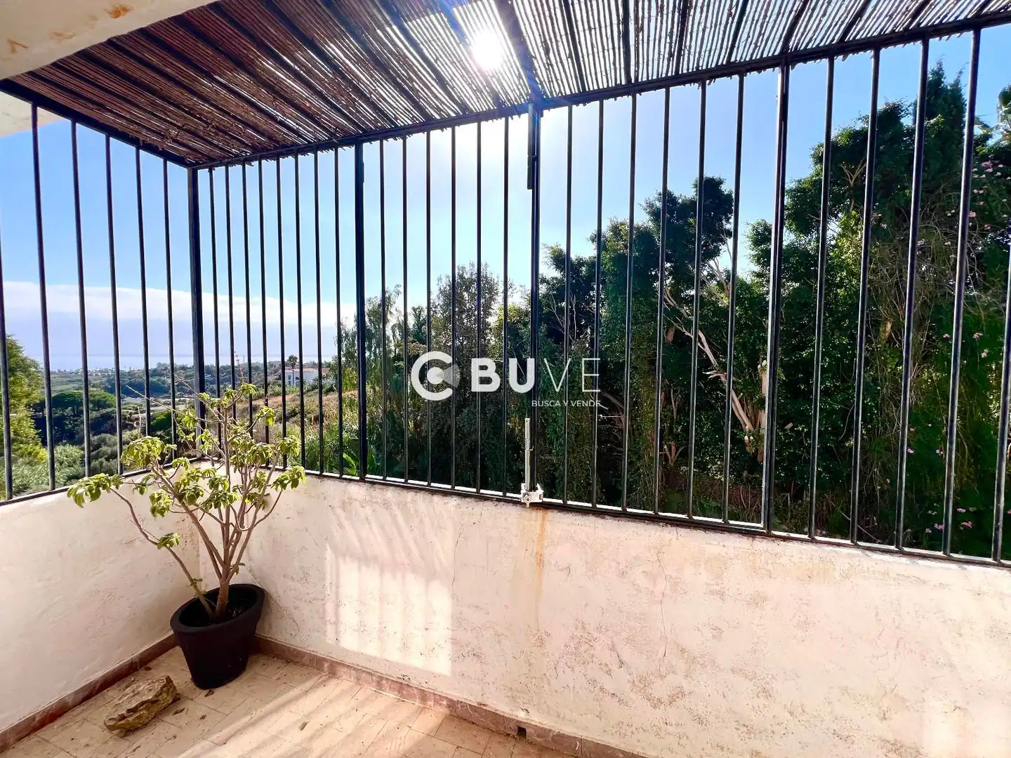Vista exterior de Casa adosada en venta en Estepona con Terraza, Piscina y Alarma