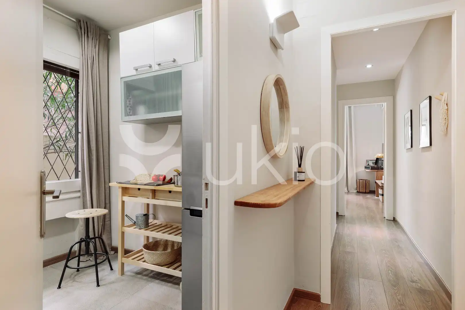 Cuina de Apartament de lloguer en Barcelona amb Aire condicionat, Calefacció i Moblat