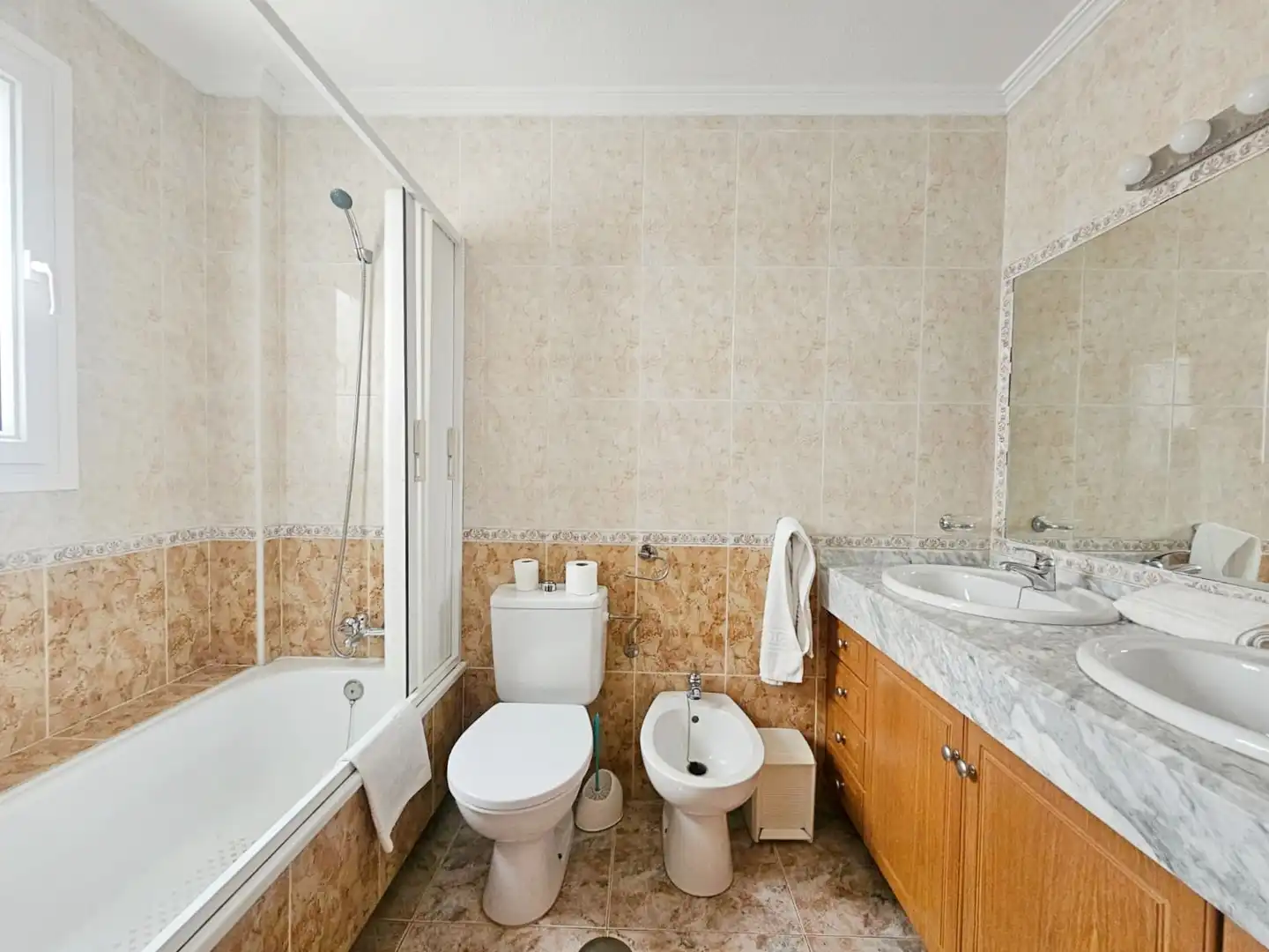 Baño de Piso en venta en Orihuela con Calefacción y Piscina comunitaria
