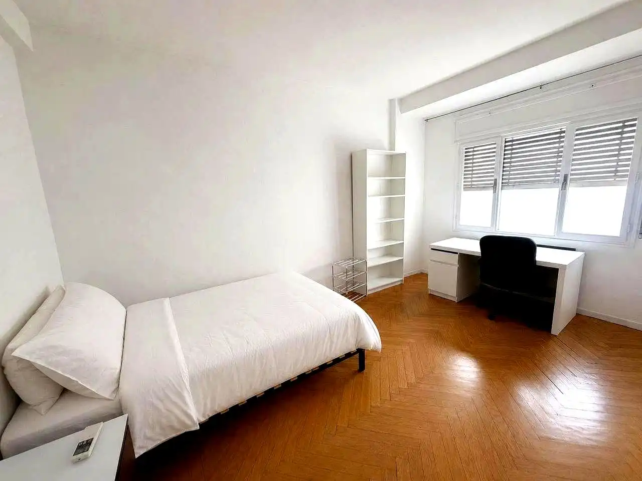 Bedroom of Flat for rent in Madrid  with Air Conditioner, Heating and Terrace