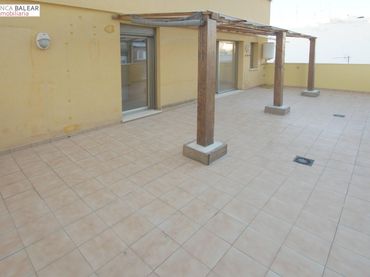 Àtic amb balcó en venda a Llevant
