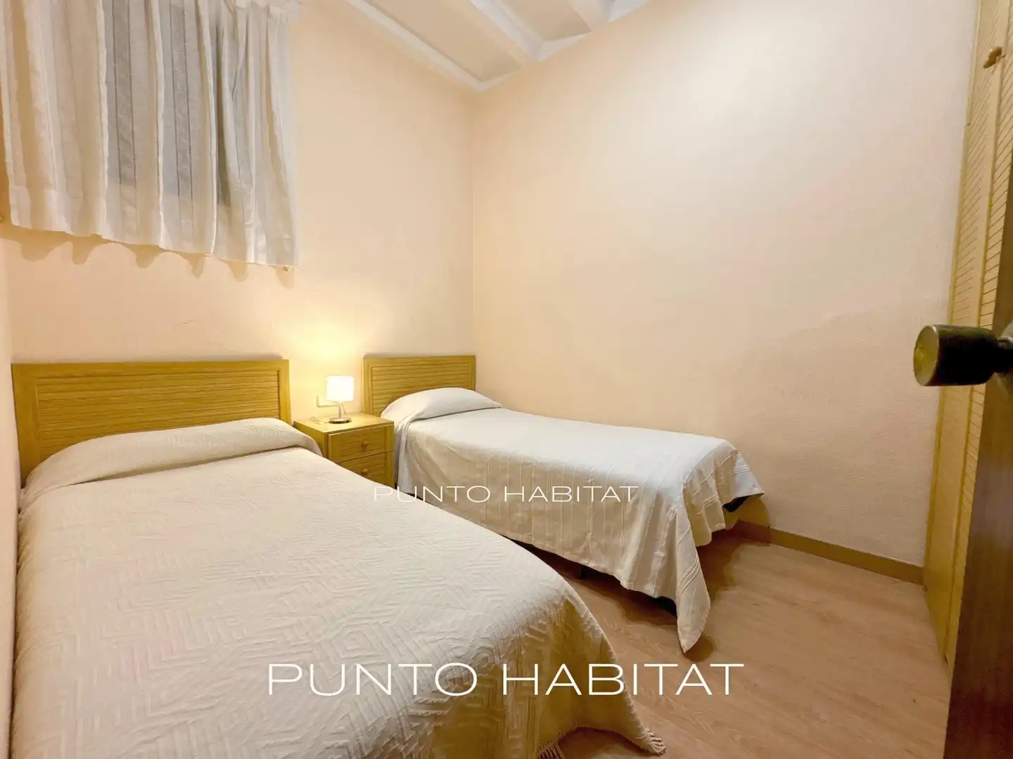 Bedroom of Flat for sale in Barcelona  with Air Conditioner, Heating and Parquet flooring