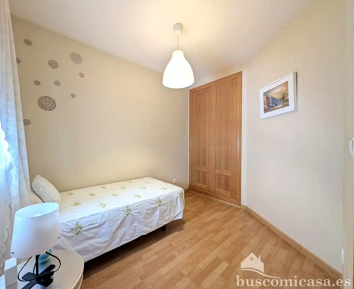 Habitación de Dúplex en venta en Linares con Aire acondicionado y Calefacción