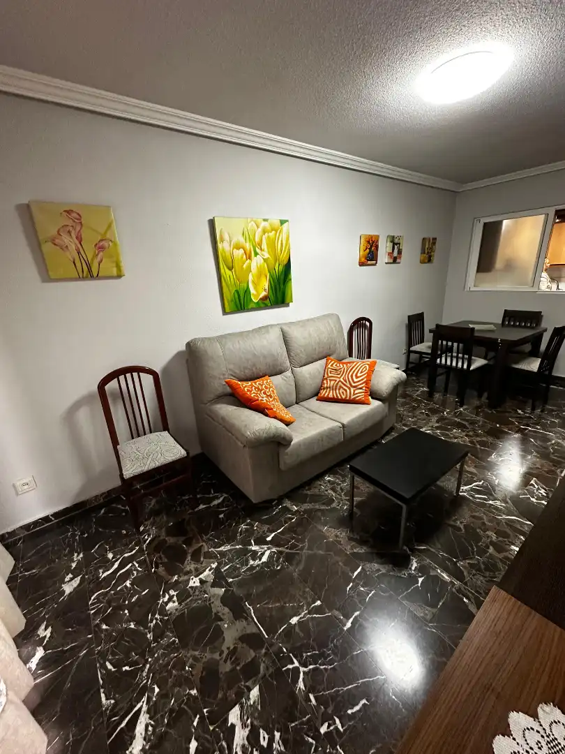 Sala de estar de Apartamento de alquiler en  Jaén Capital con Jardín privado, Piscina y Amueblado