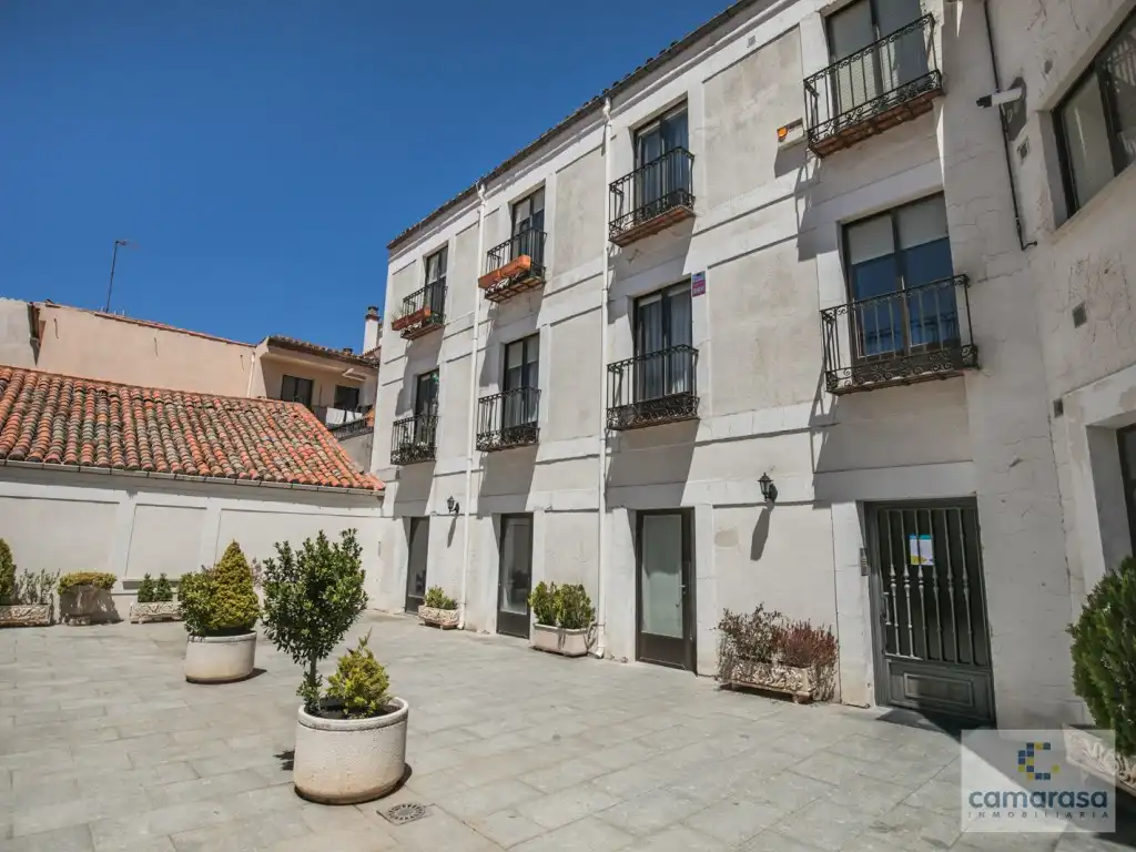 Vista exterior de Dúplex en venda en Ávila amb Traster i Balcó