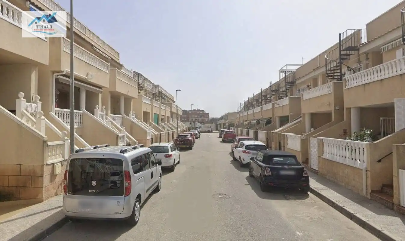 Vista exterior de Piso en venta en Formentera del Segura con Terraza
