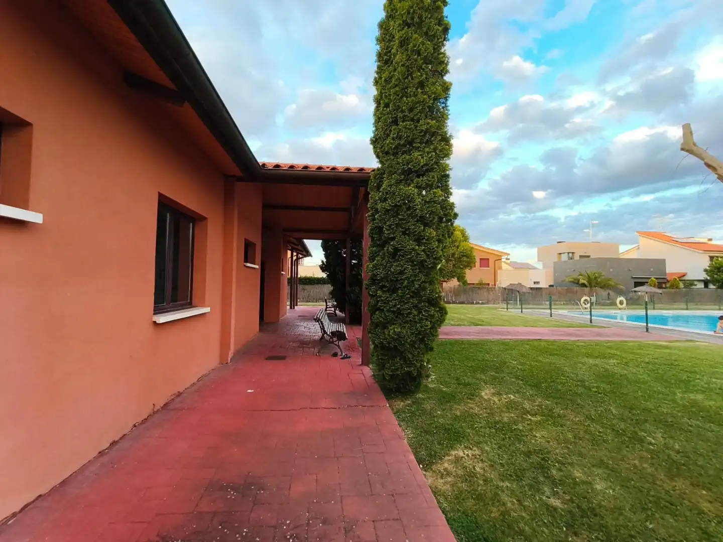 Vista exterior de Casa o xalet en venda en Navarrete amb Calefacció, Jardí privat i Terrassa