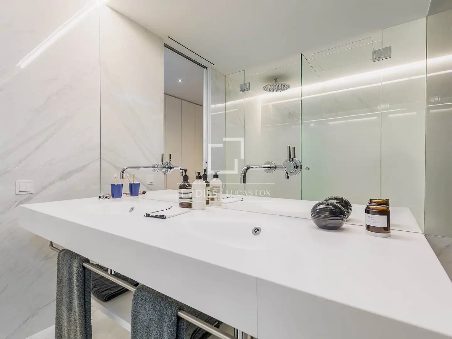 Badezimmer von Wohnung zum Verkauf in Barcelona mit Klimaanlage, Heizung und Terrasse