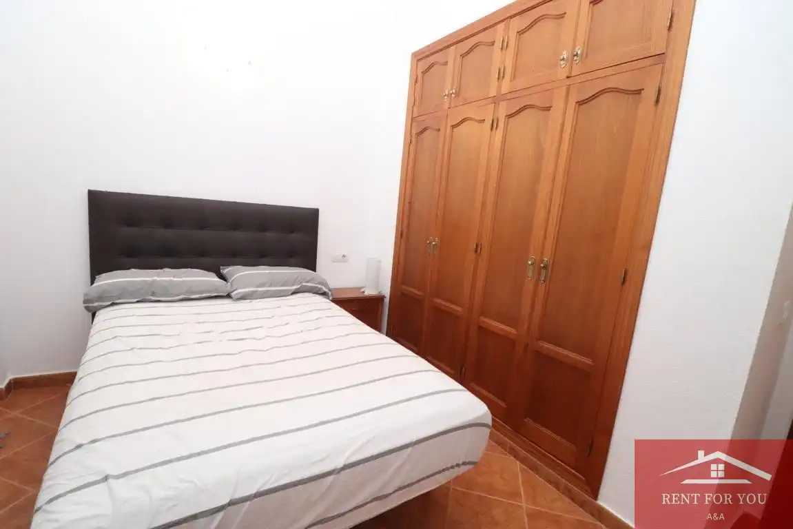 Dormitori de Casa o xalet de lloguer en Alozaina amb Aire condicionat, Jardí privat i Piscina