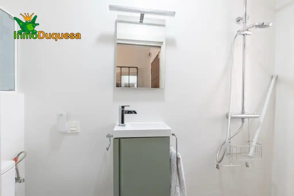 Baño de Casa adosada en venta en Granada con Aire acondicionado, Calefacción y Jardín privado
