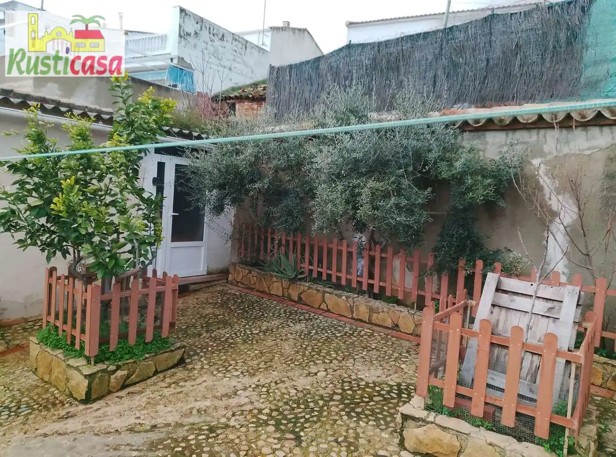 Jardí de Casa o xalet en venda en Baños de la Encina amb Terrassa i Balcó