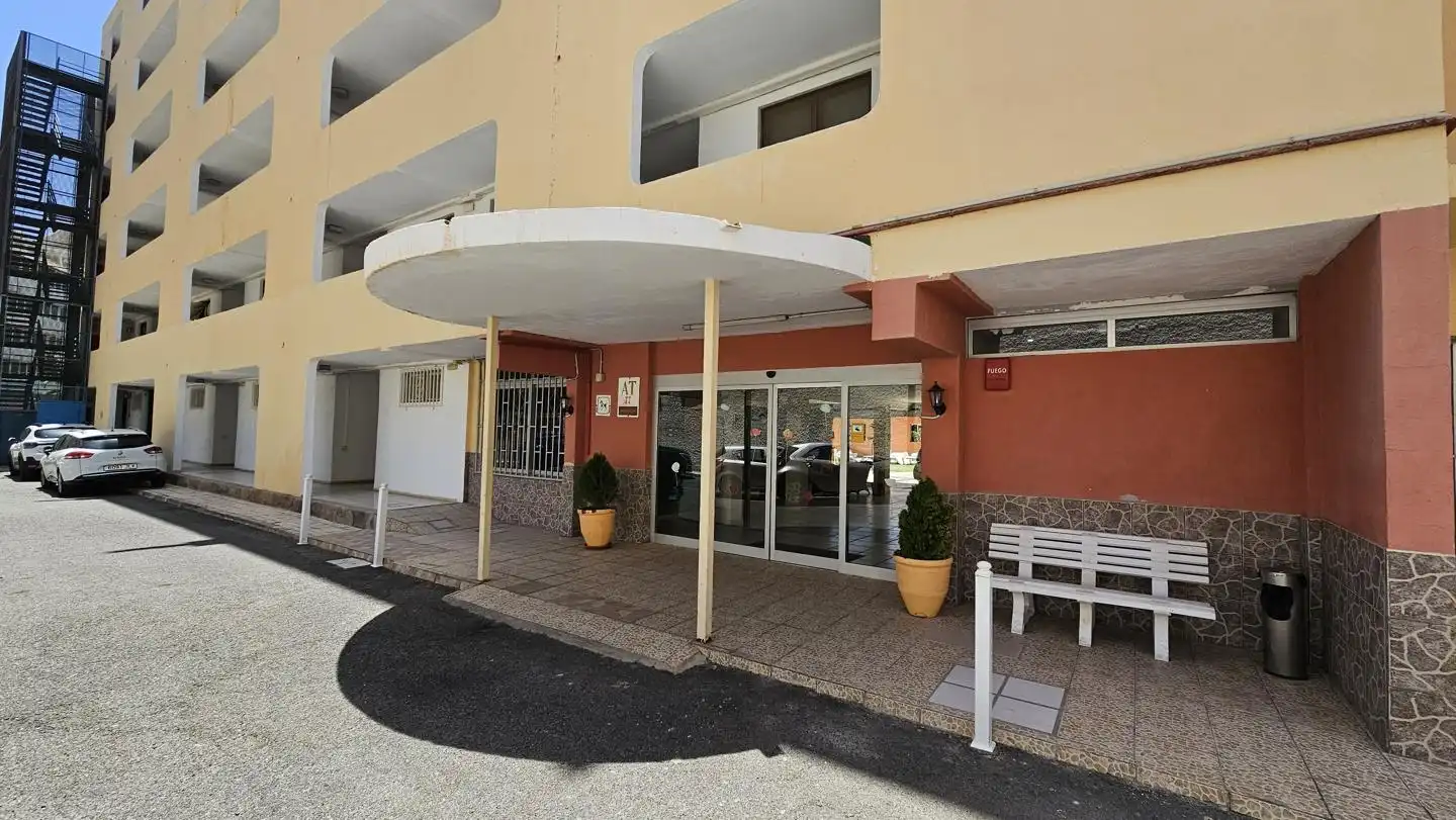 Vista exterior de Planta baixa en venda en San Bartolomé de Tirajana amb Terrassa, Moblat i Piscina comunitària