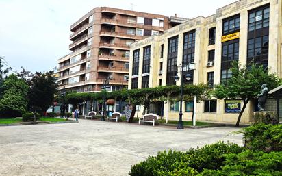 Außenansicht von Wohnung zum verkauf in Torrelavega  mit Balkon