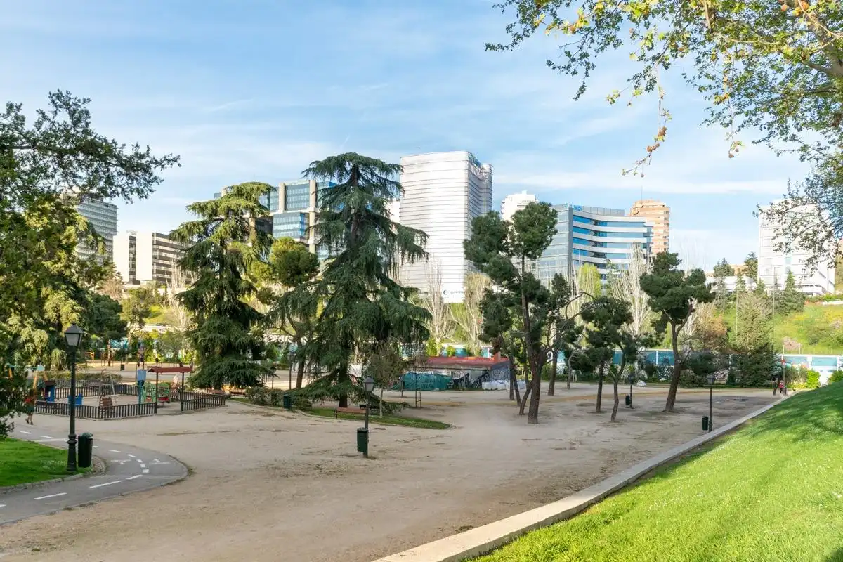 Piso de alquiler en Avenida Brasilia, Guindalera