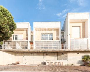 Vista exterior de Casa o xalet en venda en Arenys de Mar amb Aire condicionat, Terrassa i Piscina