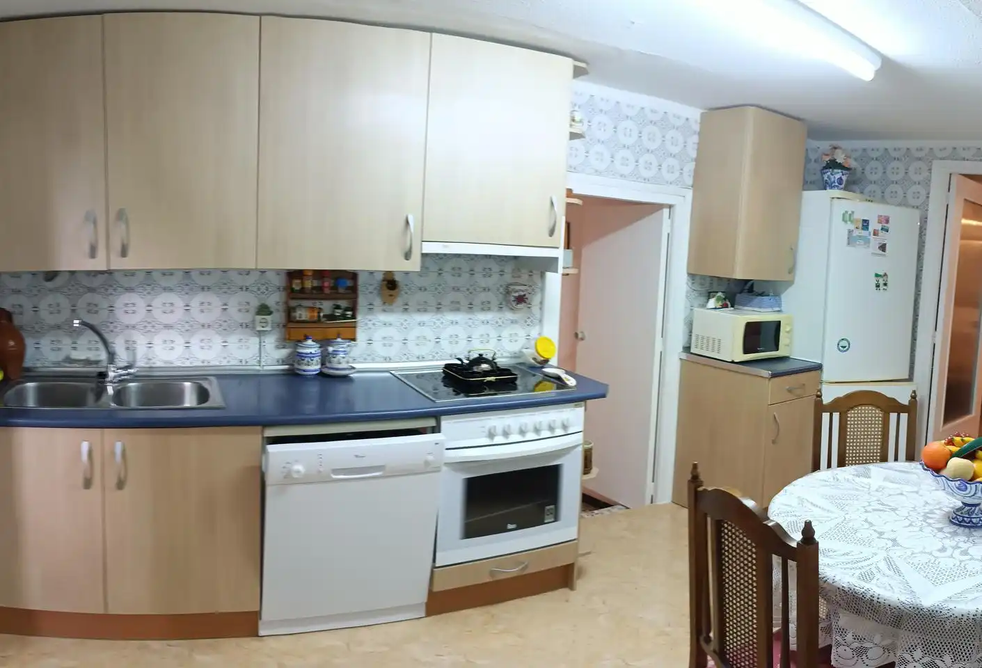 Cuina de Casa o xalet en venda en Sabiñán amb Jardí privat, Terrassa i Moblat