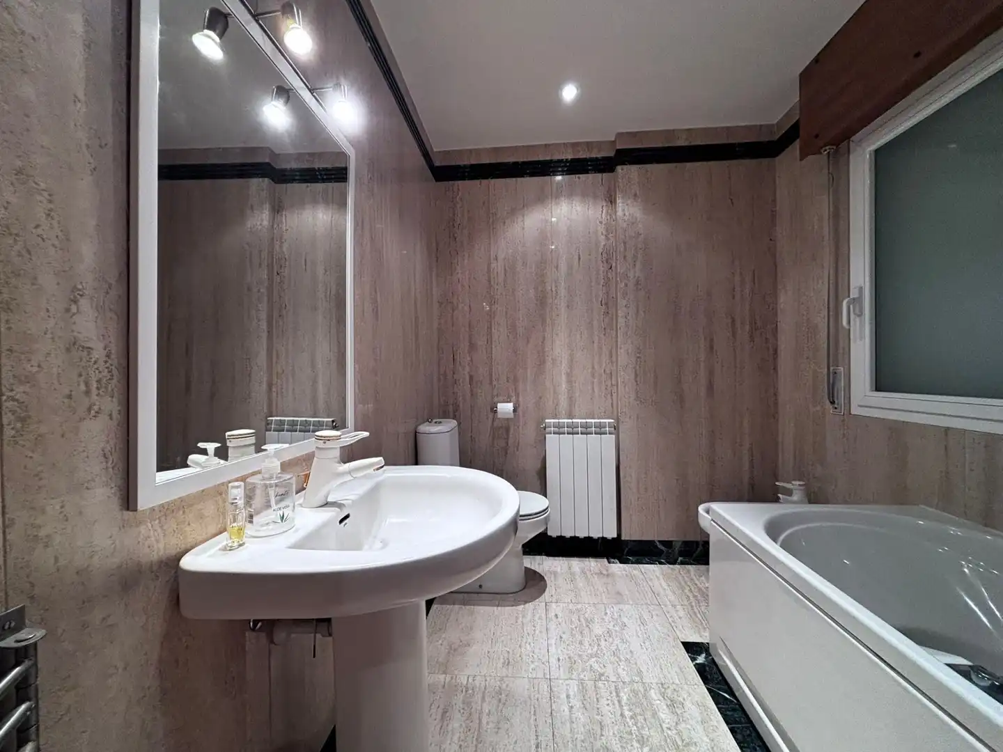 Bany de Pis en venda en Burgos amb Calefacció i Traster