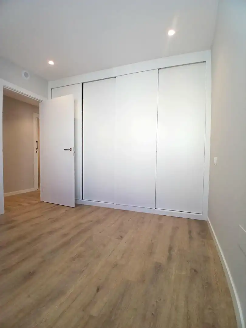 Schlafzimmer von Dachboden zur Miete in Oviedo  mit Heizung, Terrasse und Abstellraum