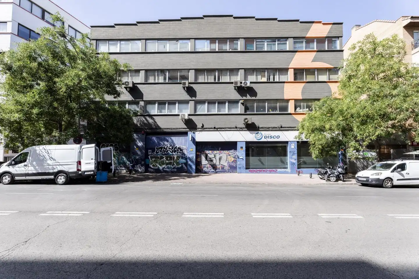 Außenansicht von Fabrikhallen zur Miete in Madrid