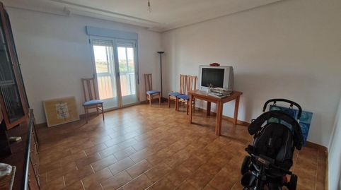 Foto 2 de Piso en venta en Calle Navia, Benavente, Zamora