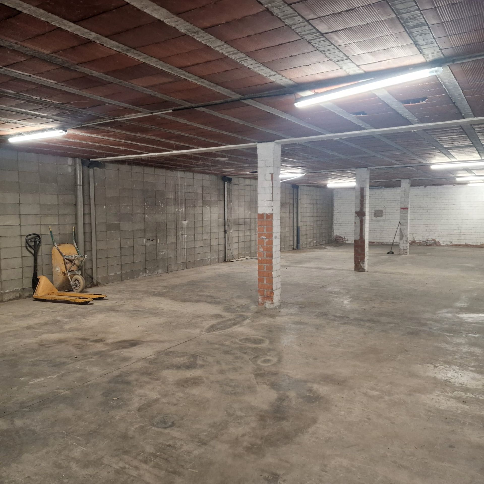 Fabrikhallen zum verkauf in Palau-solità i Plegamans mit Alarm