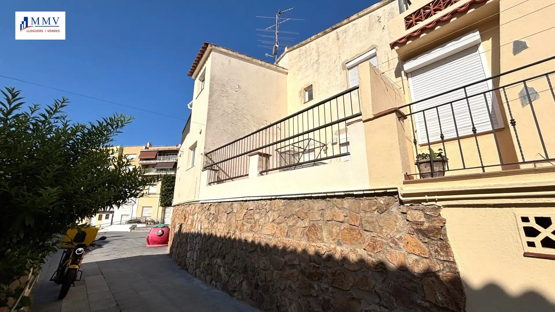 Casa adosada en venda a Mas Baell - Can Carbó