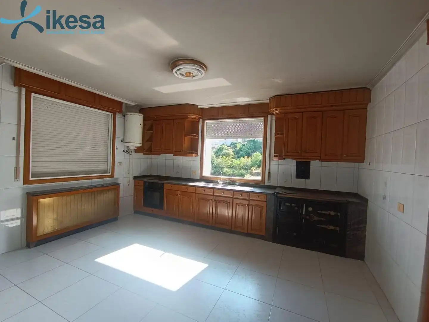 Cuina de Casa o xalet en venda en Entrimo amb Jardí privat