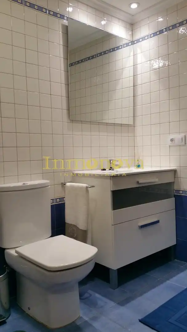 Baño de Apartamento de alquiler en Baiona con Calefacción, Parquet y Trastero