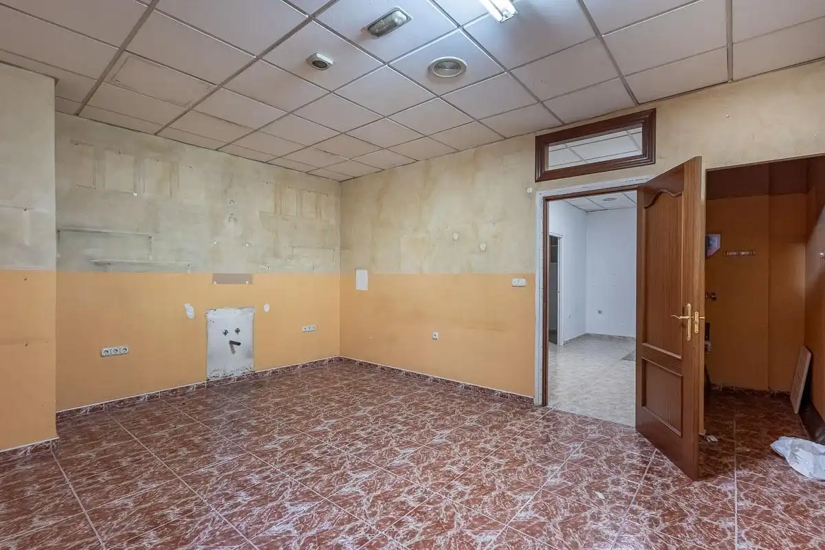 Local en venta en Granada