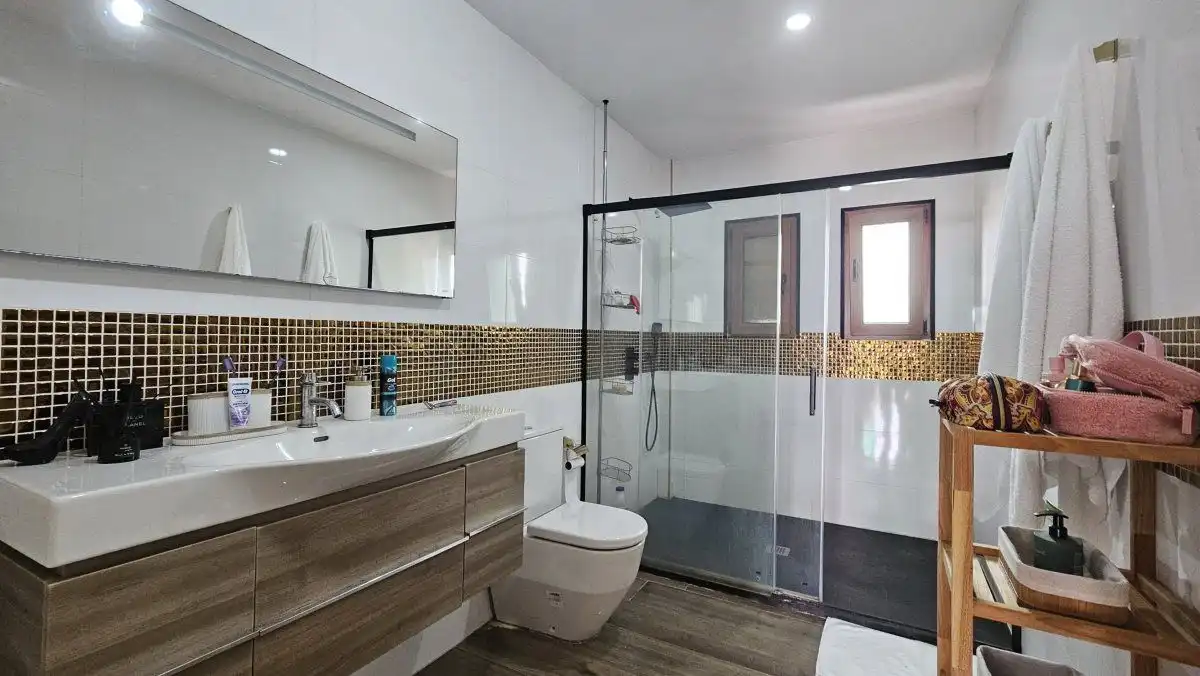 Bany de Casa o xalet en venda en Sotogrande amb Aire condicionat, Calefacció i Jardí privat
