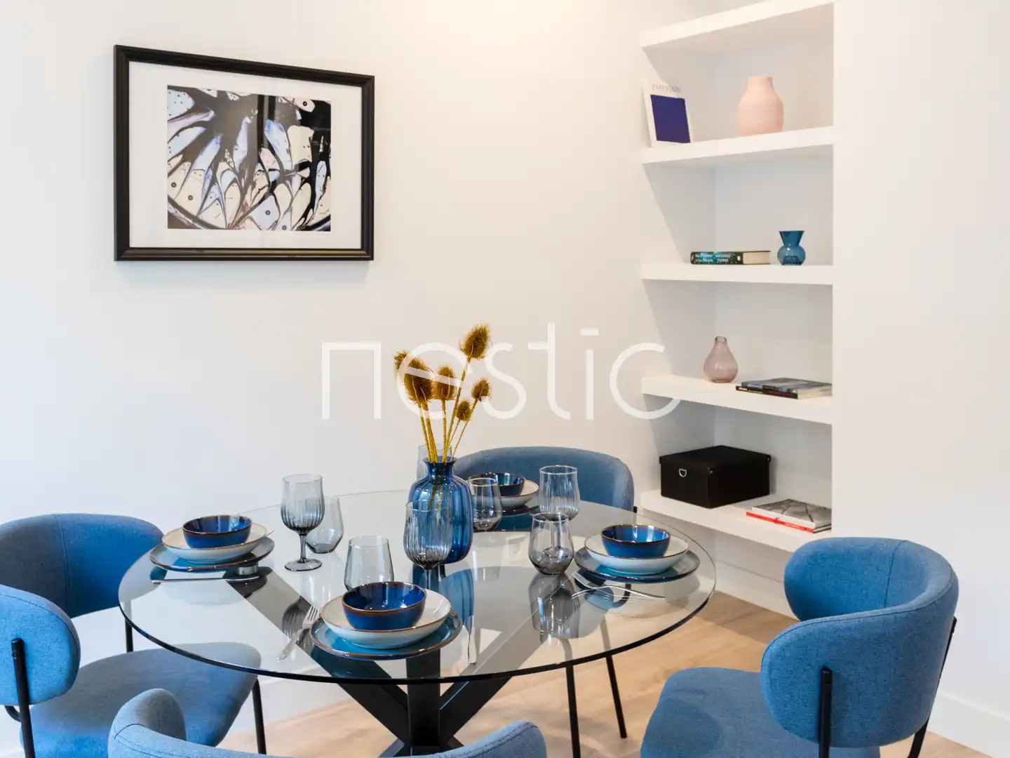 Menjador de Apartament de lloguer en Madrid amb Aire condicionat, Calefacció i Moblat