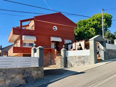 Casa con balcón en venta en Carrer Comtes de Pallars