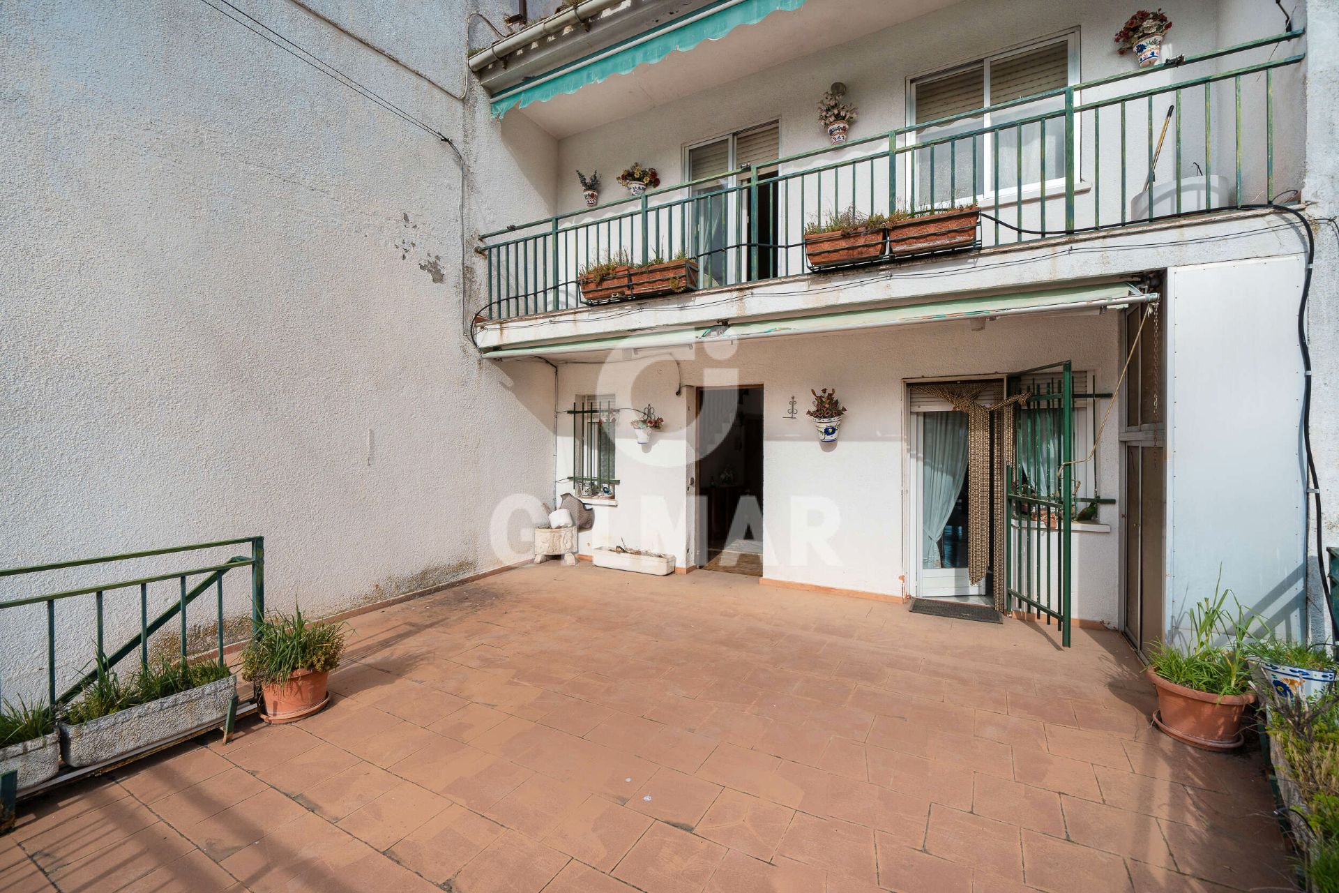 Exterior view of Single-family semi-detached for sale in  Madrid Capital  with Heating, Private garden and Parquet flooring