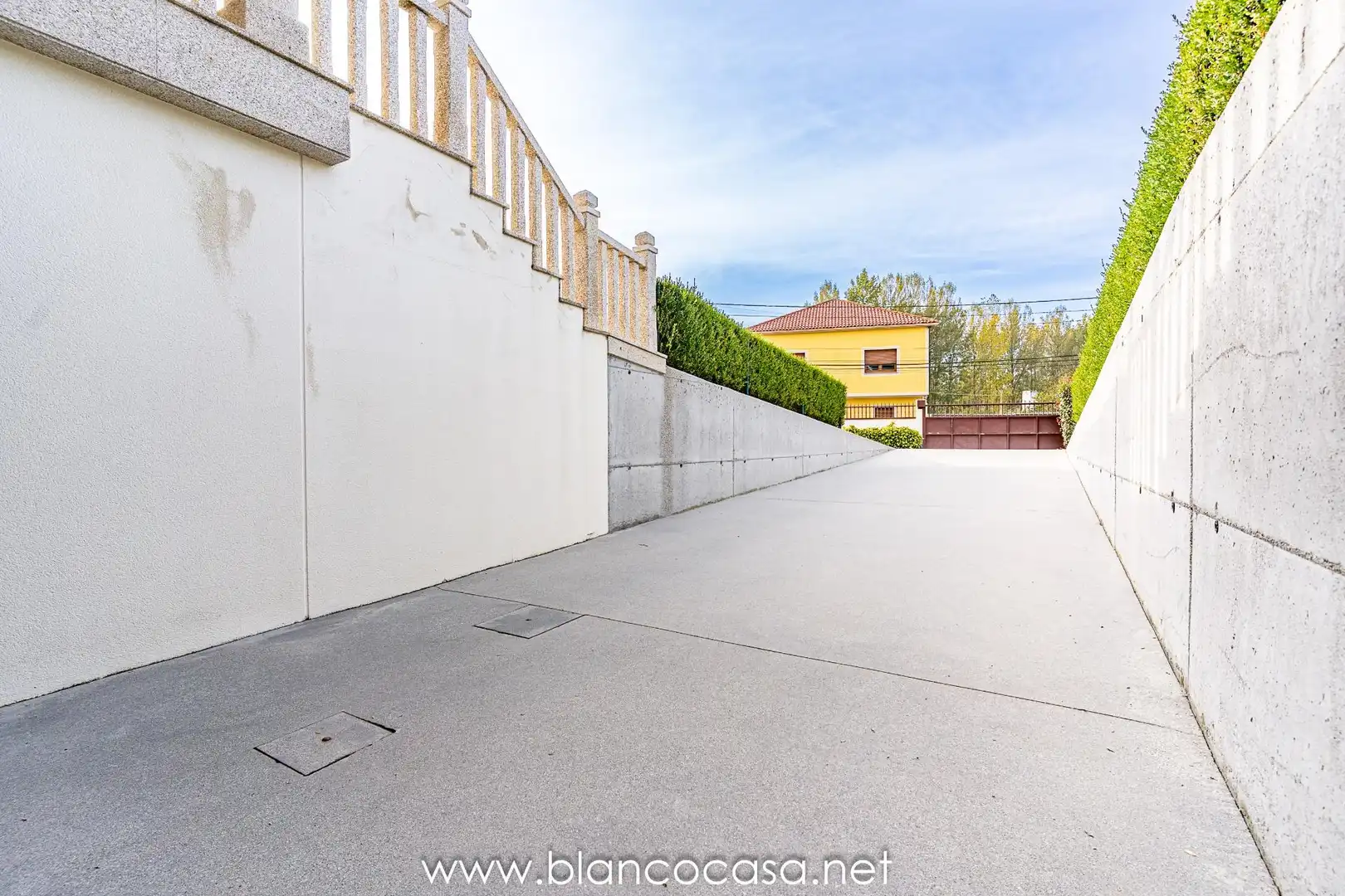 Vista exterior de Casa o chalet en venta en Carballo con Calefacción, Trastero y Amueblado