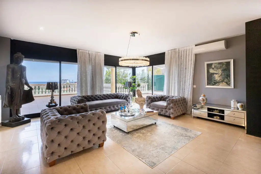Casa amb piscina en venda a Canet de Mar
