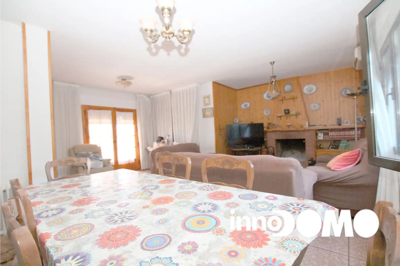 Houses for sale in Bargas  with Air Conditioner, Heating and Private garden