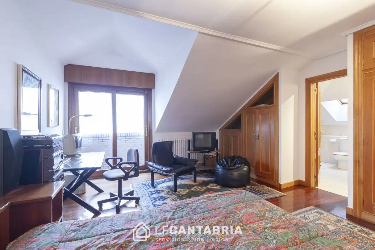 Sala de estar de Dúplex en venta en Santander con Calefacción y Terraza