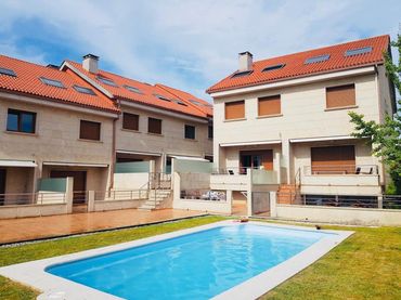 Reihenhaus mit Balkon zum Verkauf in Sanxenxo pueblo
