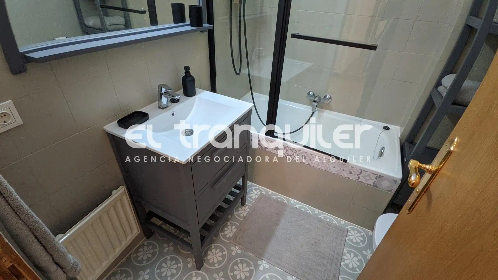 Badezimmer von Wohnung zum Verkauf in Madrid mit Klimaanlage, Parkett und Terrasse