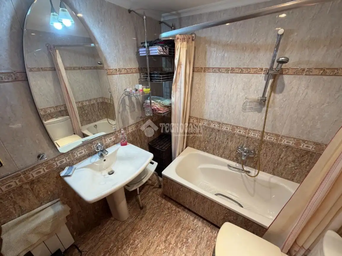Baño de Piso en venta en Santander con Calefacción, Parquet y Trastero