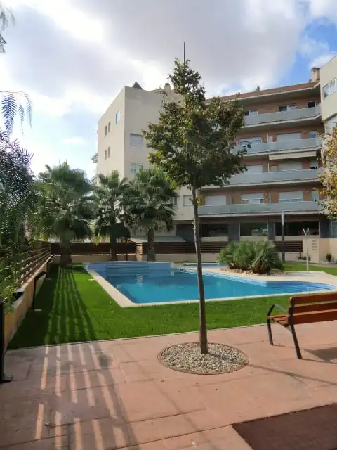 Schwimmbecken von Wohnung zum Verkauf in Valls mit Klimaanlage, Heizung und Privatgarten