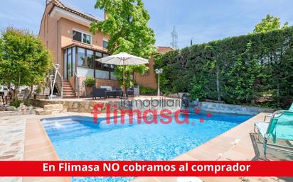 Swimming pool of Single-family semi-detached for sale in Villaviciosa de Odón  with Swimming Pool