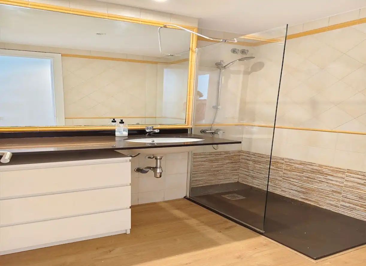 Bathroom of Apartments for rent in Sitges  with Heating, Furnished and Oven