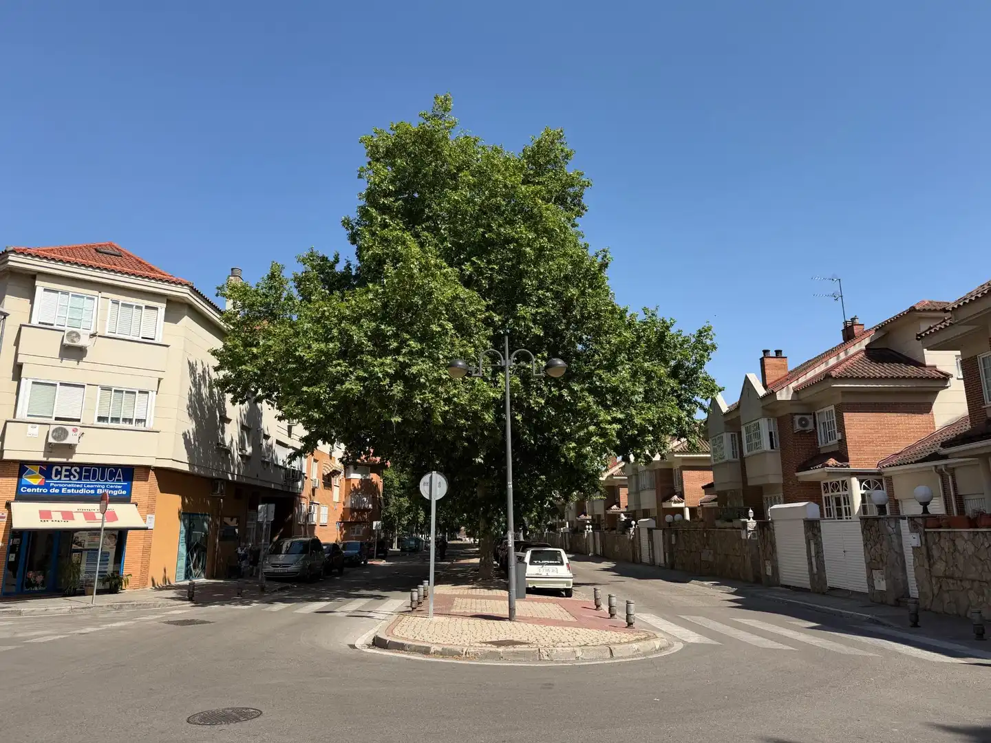 Vista exterior de Casa adosada en venda en Leganés amb Calefacció, Jardí privat i Traster