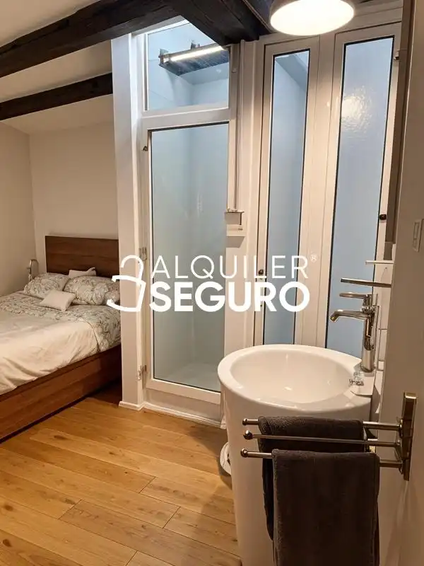 Habitación de Estudio de alquiler en Requena con Amueblado