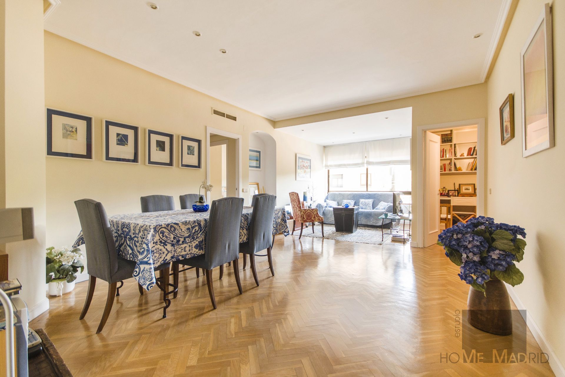 Dining room of Flat for sale in  Madrid Capital  with Air Conditioner, Heating and Parquet flooring