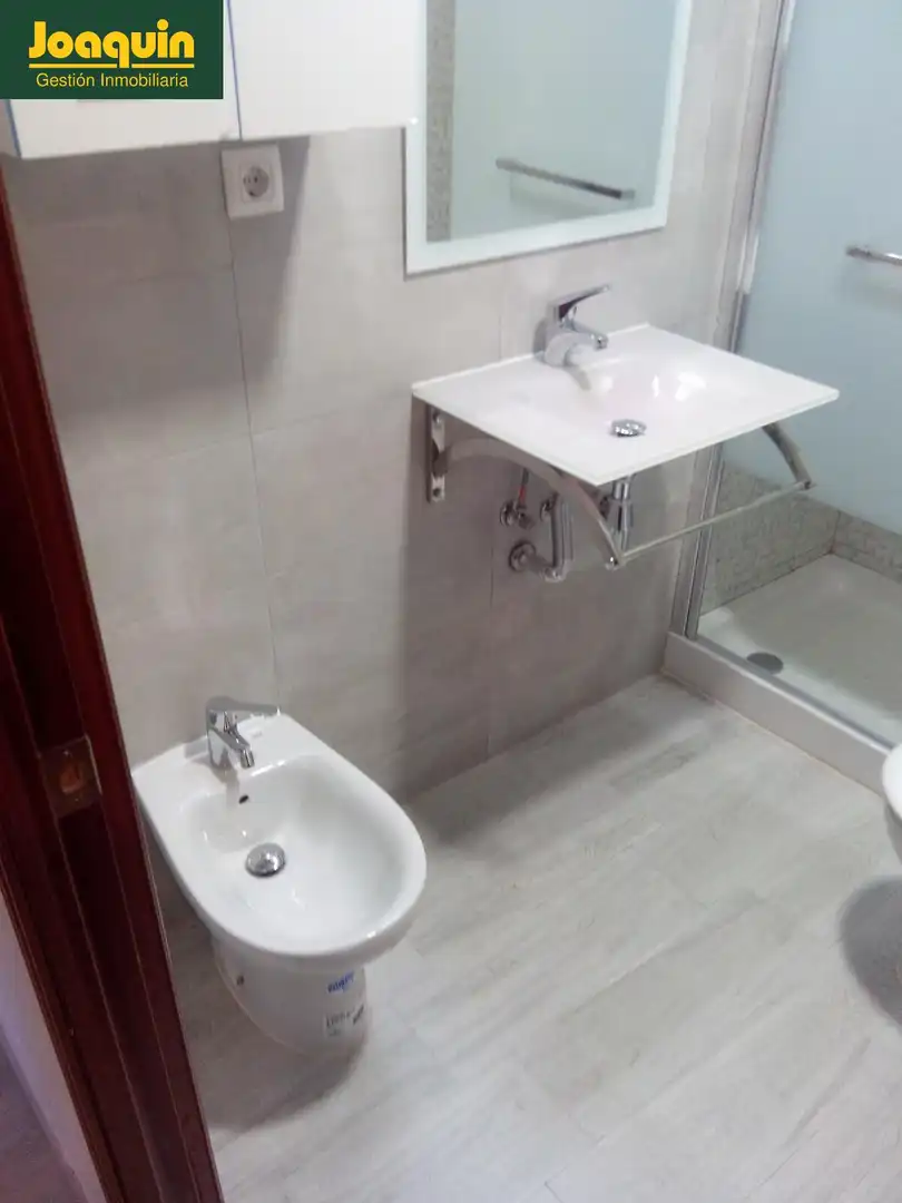 Badezimmer von Wohnung zur Miete in Córdoba