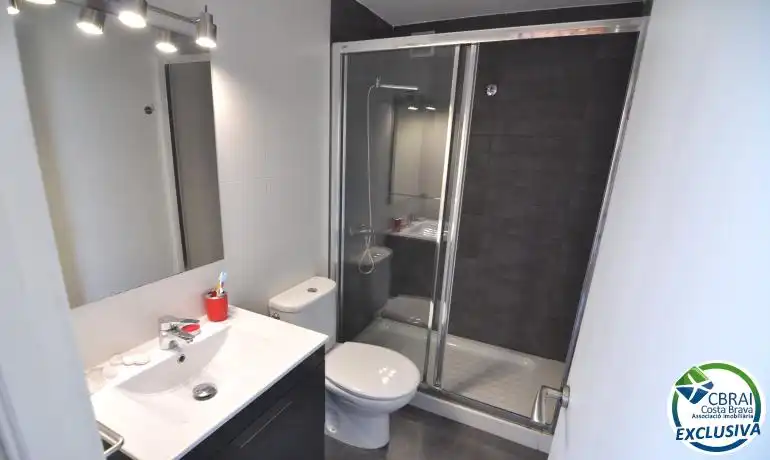 Bathroom of Study for sale in Roses  with Heating, Furnished and Community pool