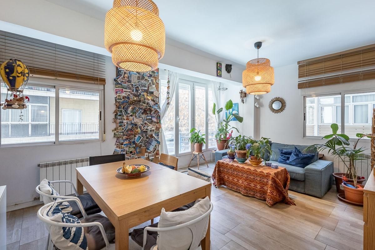 Sala de estar de Piso en venta en  Granada Capital con Calefacción, Trastero y Balcón